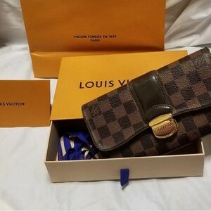 Authentic Louis Vuitton Wallet Sistina Damier Wallet. Comes with box and ribbon.